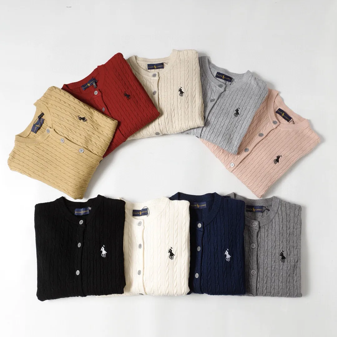 P166 Style No.: 602 -Ralph Lauren RL cardigan with classic war horse logo embroidery on the chest, long-sleeved sweater sweater jacket -The item is made of custom-dyed and custom-spun yarn, purchased from the original version. A full set of customized accessories. Details determine success or failure. Heavy new autumn and winter style. The weight of the item is as high as 800 grams. It is soft and delicate and does not tie the body. The upper body effect is very nice. Loose fit. Women's style. -Color: black, off-white, milk tea, light gray, dark gray. Navy blue red khaki red - Size: S / M / L S size 80-100 catties M size 100-120 catties Large size 120-135 catties
